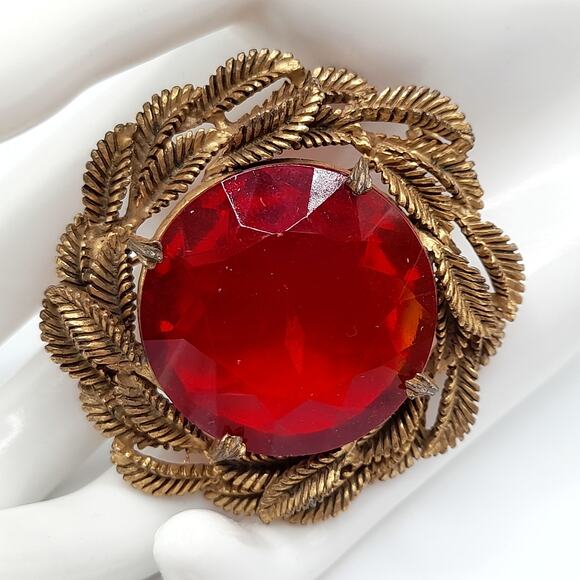 Vintage Large Red Glass Brooch, Antique Gold Tone Leaves. 1950s. 2 1/8" - Picture 3 of 8